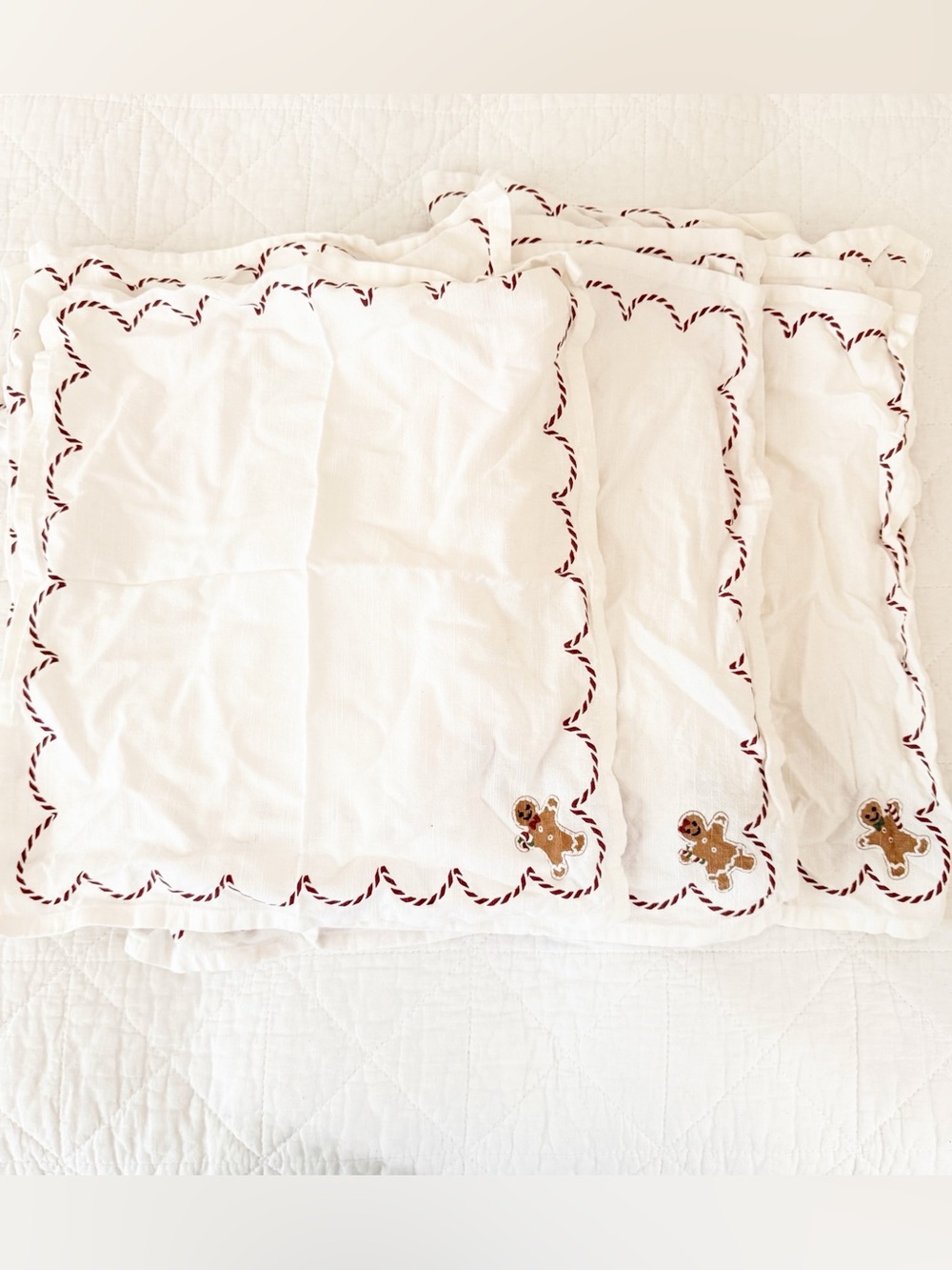 NEW Cupcakes & Cashmere Holiday Gingerbread Boy & Girl Embroidered Napkins